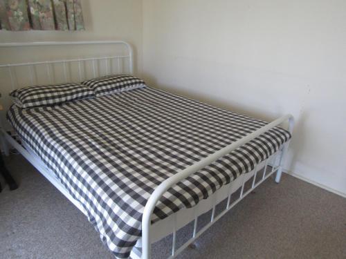 Una cama o camas en una habitación de Bella's Bayview