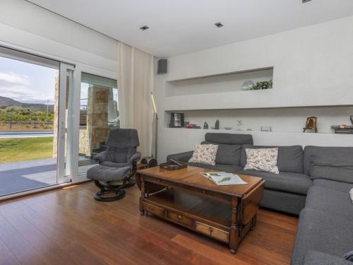 Posezení v ubytování Villa Finca Villa Roig by Interhome
