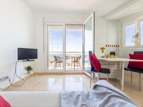 Televízia a/alebo spoločenská miestnosť v ubytovaní Apartment Narcis by Interhome