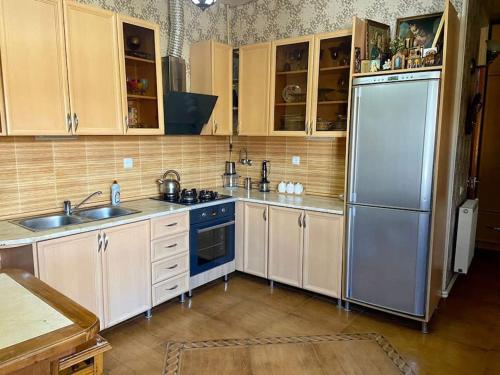 Una cocina o zona de cocina en Уютный дом в старом Тбилиси.
