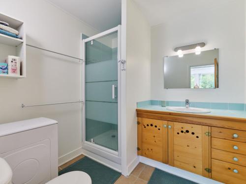 Bilik mandi di Studio Le laizon 1 by Interhome