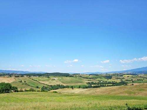 a view of the rolling hills and fields at Apartment Bandiera by Interhome in Cinigiano