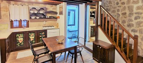 Η κουζίνα ή μικρή κουζίνα στο Authentic Bodrum Villa with Special Private Pool