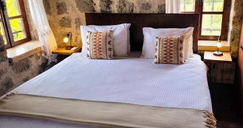 Ένα ή περισσότερα κρεβάτια σε δωμάτιο στο Authentic Bodrum Villa with Special Private Pool