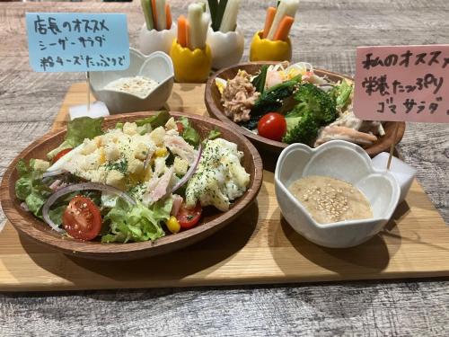 a tray with two bowls of food on a table at APA Hotel Shin Osaka Minamikata Ekimae in Osaka