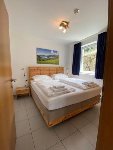 Un pat sau paturi într-o cameră la Adler Resort Kaprun by Jara
