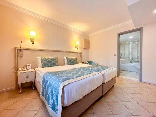 Ένα ή περισσότερα κρεβάτια σε δωμάτιο στο Starlight Resort Hotel