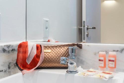 a bathroom with a sink with a towel on the counter at Hotel Praia Bonita Jangadeiros Pajuçara in Maceió