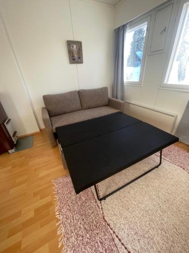 a living room with a couch and a coffee table at Parviainen-Helppoa yöpymistä in Soini