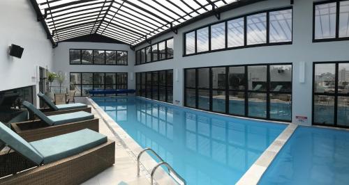 Πισίνα στο ή κοντά στο Lefel Hotel