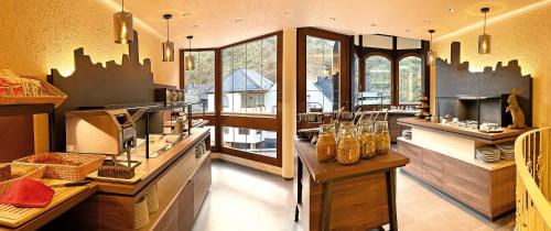 a large kitchen with aasteryasteryasteryasteryasteryasteryasteryasteryasteryasteryastery at Hotel Burgfrieden in Beilstein