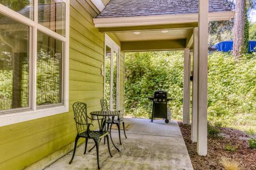 a porch with a table and chairs and a grill at Owl Creek Studio in Stevenson