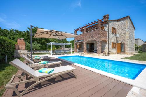 Paradis Villa Stone Queen with Heated Pool