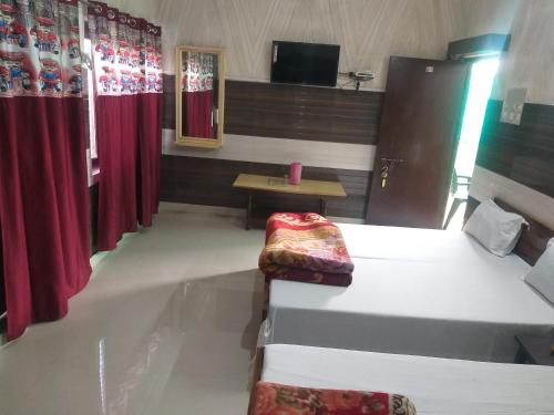 Gallery image of Hotel dinesh in Agra