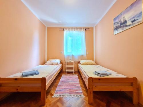 Posteľ alebo postele v izbe v ubytovaní Apartment Roses