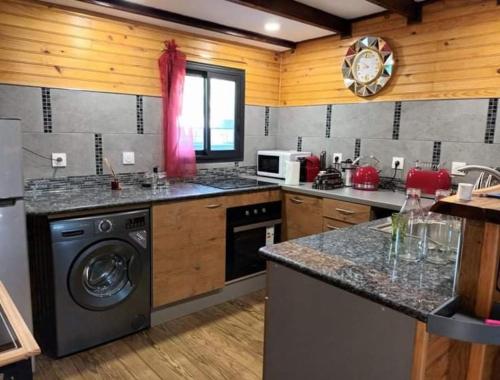 a kitchen with a washer and a dishwasher at Vil'Ariane in Sainte-Marie