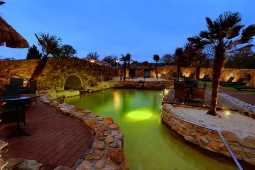 a swimming pool with green water in a resort at Erholungspark Wehlingsheide in Datteln