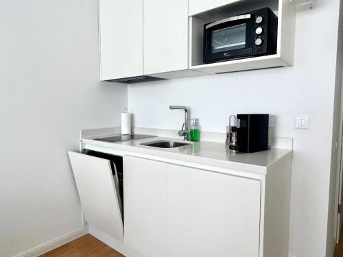 Kuchyň nebo kuchyňský kout v ubytování Modern Studio near Lugano's Lake & City Center