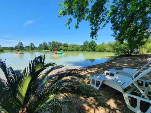 Camping Le chêne du lac , Bayas, France - 7 Commentaires clients . Réservez  votre hôtel dès maintenant ! - Booking.com