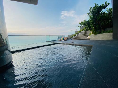 a swimming pool in the middle of a building at Edge Central Pattaya Vip Condo in Pattaya Central