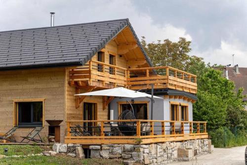 Chalet au coeur du Jura à 5min de la plage de Clairvaux