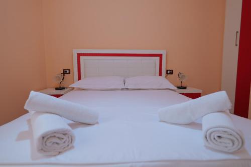 Una cama o camas en una habitación de Vila Genci
