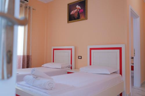 Una cama o camas en una habitación de Vila Genci