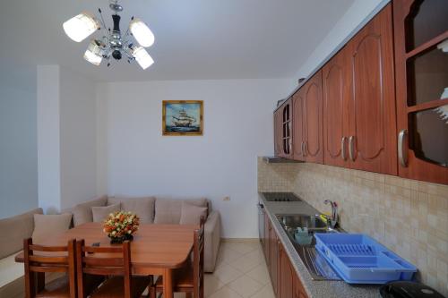 Una cocina o cocineta en Vila Genci