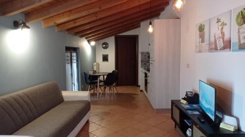 A seating area at Il Fante di Picche