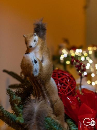 two stuffed animals sitting on top of a christmas tree at La Nghioscia in Grottaglie