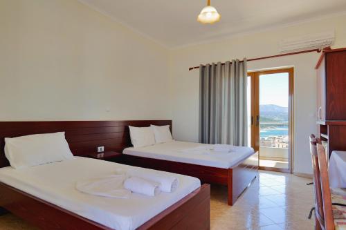 Postel nebo postele na pokoji v ubytování Hotel Milo Ksamil