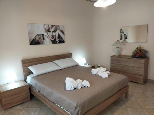 a bedroom with a bed with towels on it at La Perla dei Templi in Agrigento