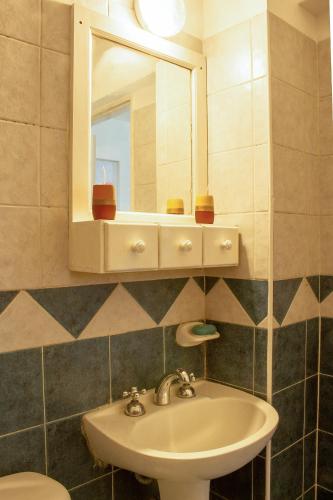 a bathroom with a sink and a mirror at Departamento Nº7 Complejo Privado in Godoy Cruz