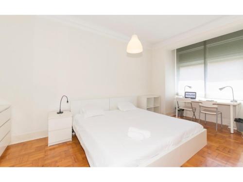 Krevet ili kreveti u jedinici u objektu HOUZE_Central Lisbon, 4 rooms flat w/ Zoo view