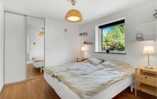 Postel nebo postele na pokoji v ubytování Cozy Home In Glesborg With Sauna