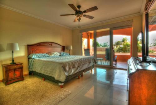 Кровать или кровати в номере Mazatlan Marina Lifestyle