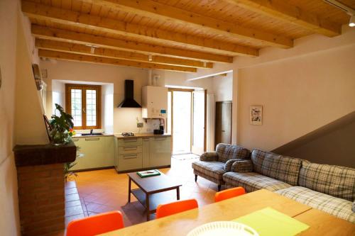 a living room with a couch and a table at Dogana in Filigare