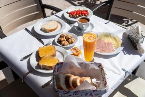 Imagem da galeria de Athina Hotel em Agios Georgios Pagon