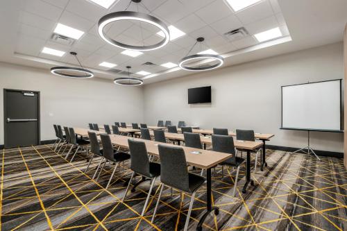 Espace de conférence ou salle de réunion dans l'établissement Holiday Inn Orlando International Dr-ICON by IHG