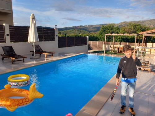 Kolam renang di atau dekat dengan Giannis Villa