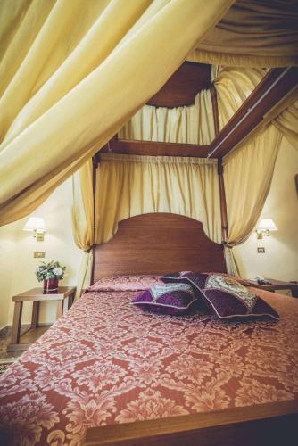 Ліжко або ліжка в номері Nuovo Albergo