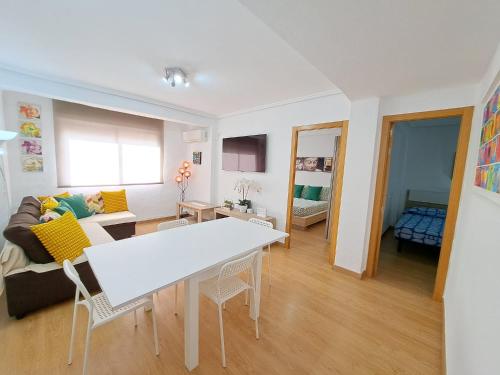 Céntrico apartamento en Valencia próximo parada de metro Ángel Guimerà