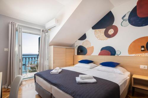 Кровать или кровати в номере Solar Beach Inn