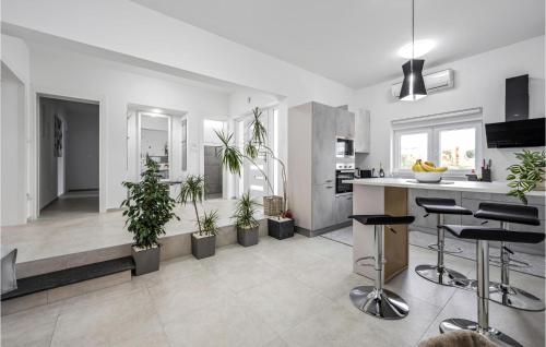 Gorgeous Home In Vodice With Kitchen