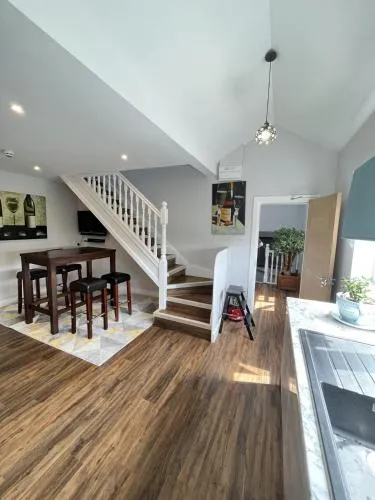 Moseley Village Apartments photo 7