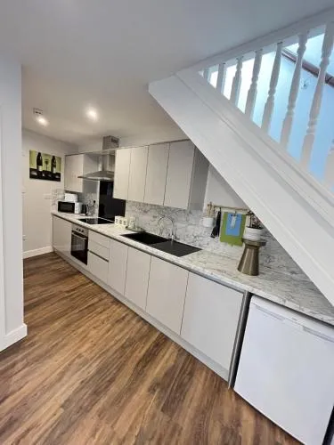 Moseley Village Apartments photo 11