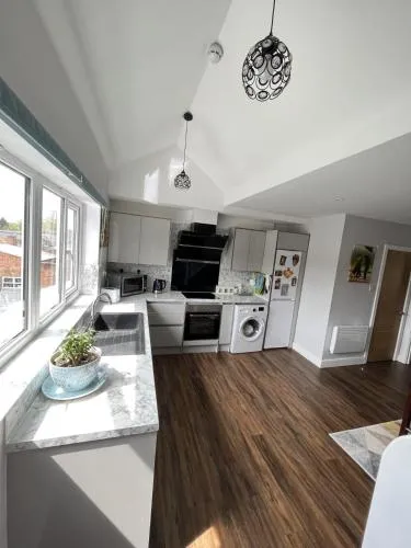 Moseley Village Apartments photo 8