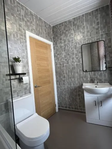 Moseley Village Apartments photo 6