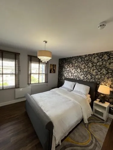 Moseley Village Apartments photo 10