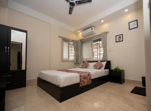 a bedroom with a large bed in a room at Lakeside Suites in Kolkata